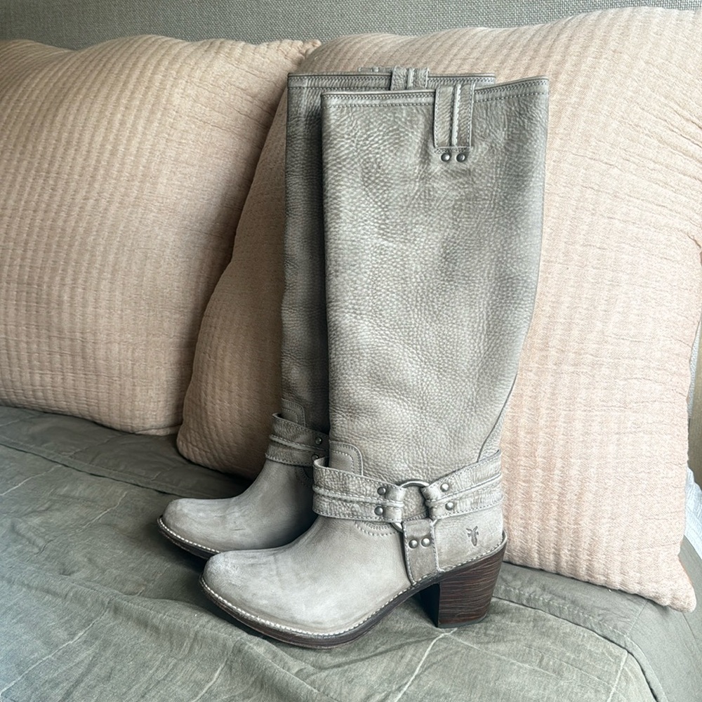 Women’s Frye Carmen Harness Tall Grey Boot Size 9 New - Picture 2 of 8